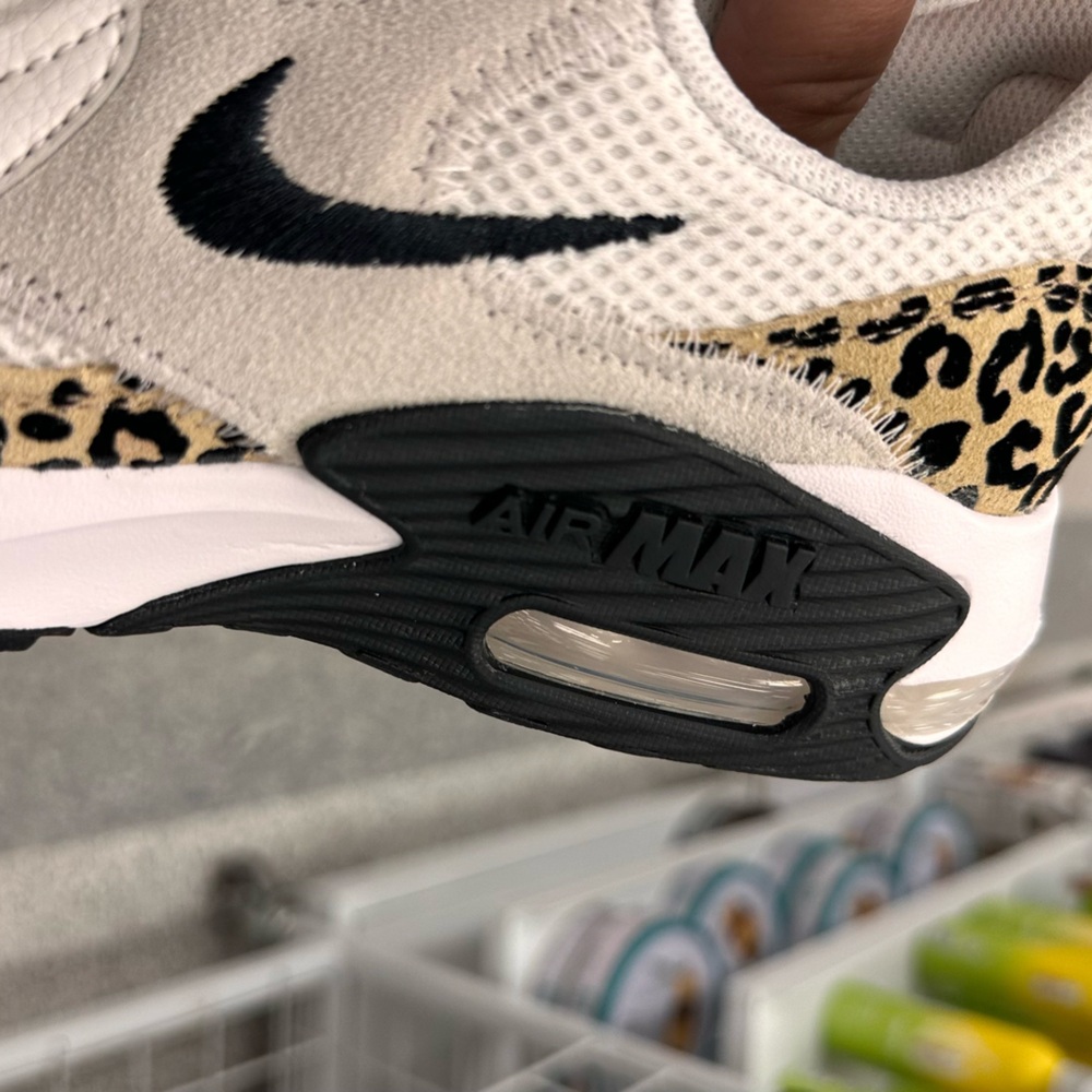 Nike Air Max SC Cheetah Print Sneakers |
Women's Size 7 - Picture 7 of 11